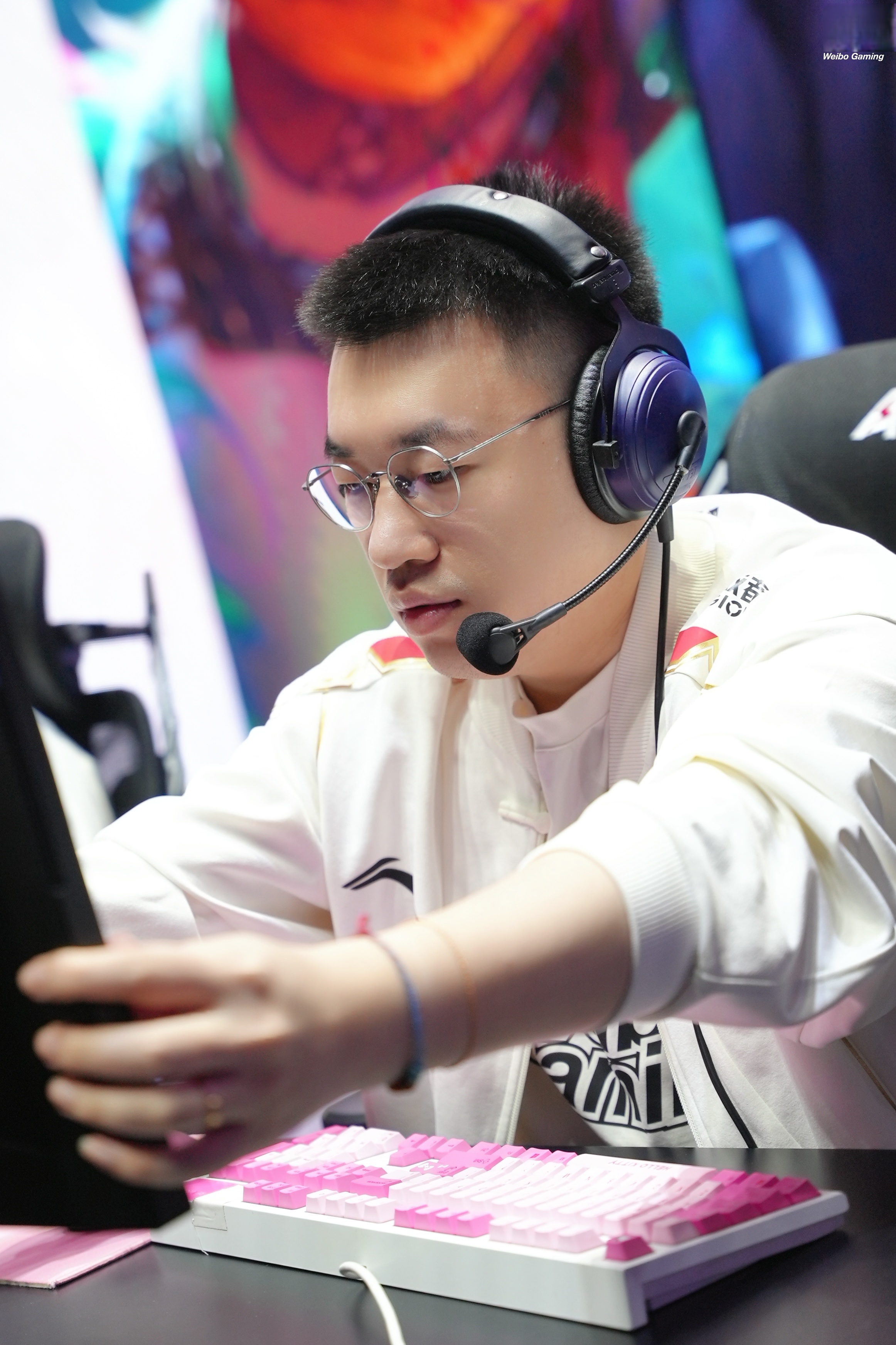 包含IG血洗WBG，Uzi团战一打五激烈交锋2025世界赛，留下经典瞬间的词条