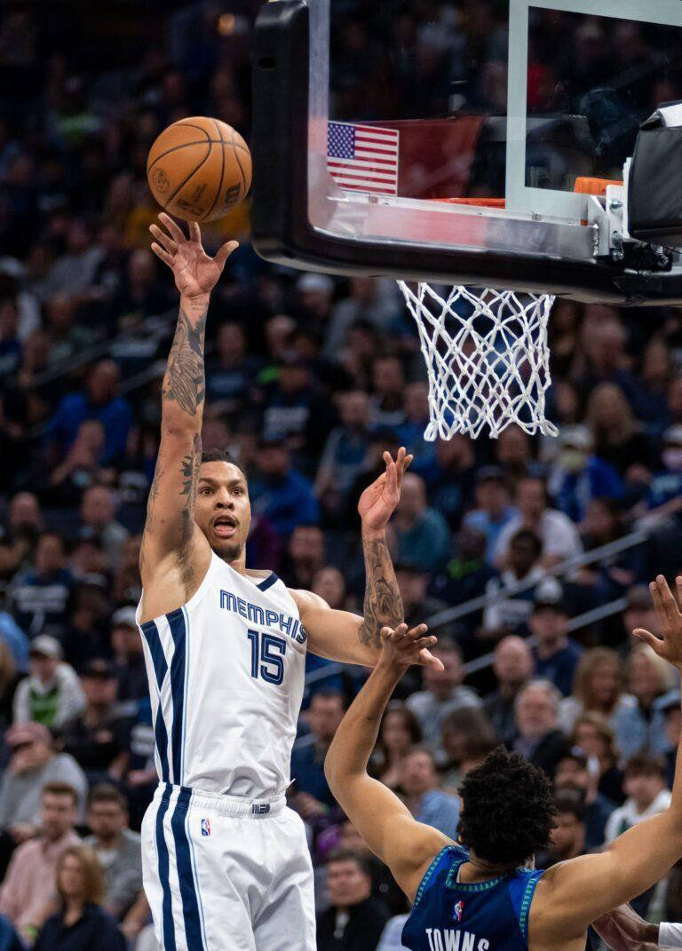 开云体育中国-包含雄鹿B队翻盘灰熊，克莱高光表现的词条