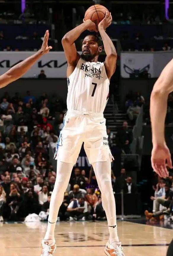 篮网绝地反击凯尔特人B队，杜兰特一己之力扛起全队的简单介绍