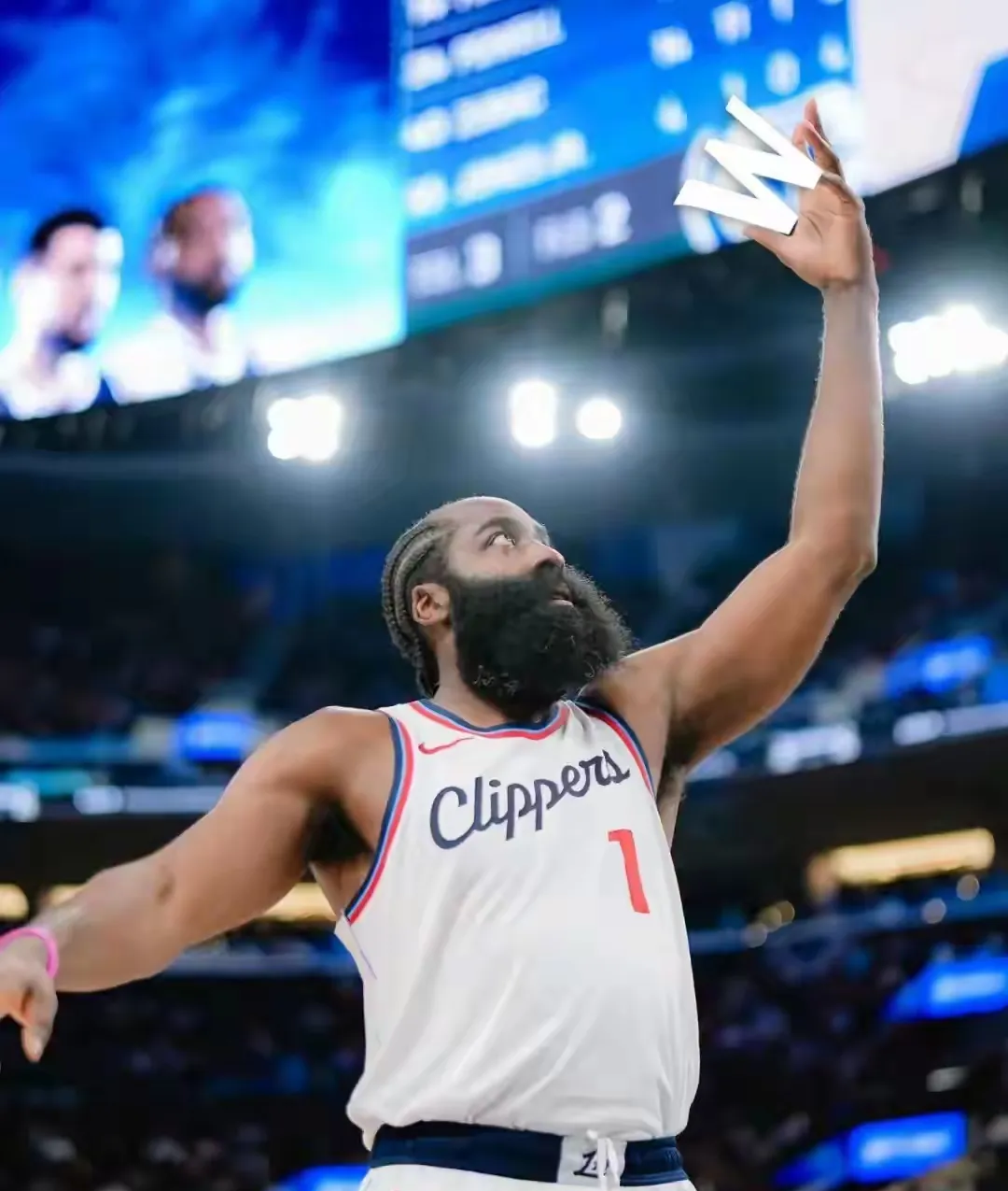 火箭险胜骑士，哈登再度砍分赢球