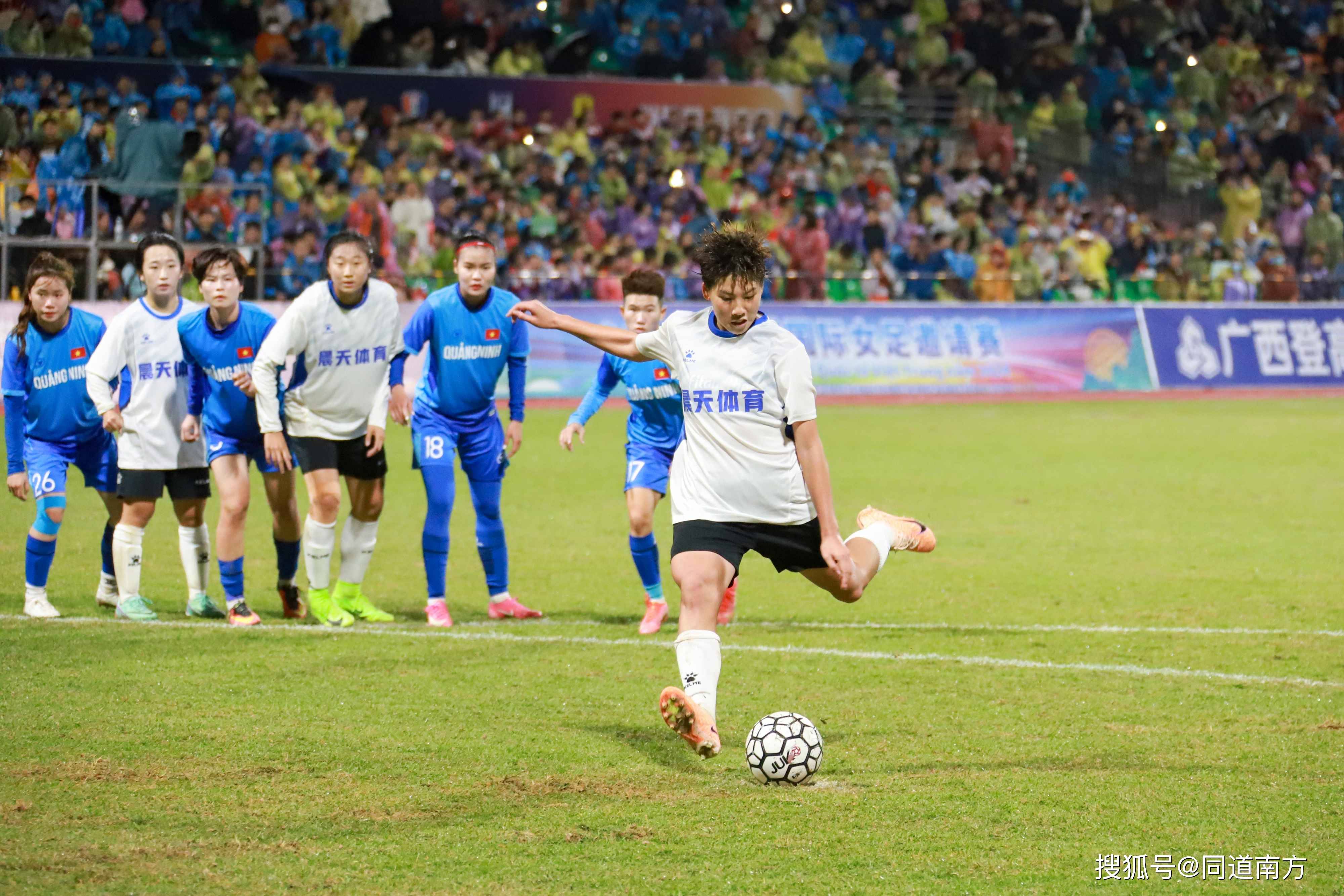 开云体育app-关于足球联赛的最新动向引发球迷热议的信息