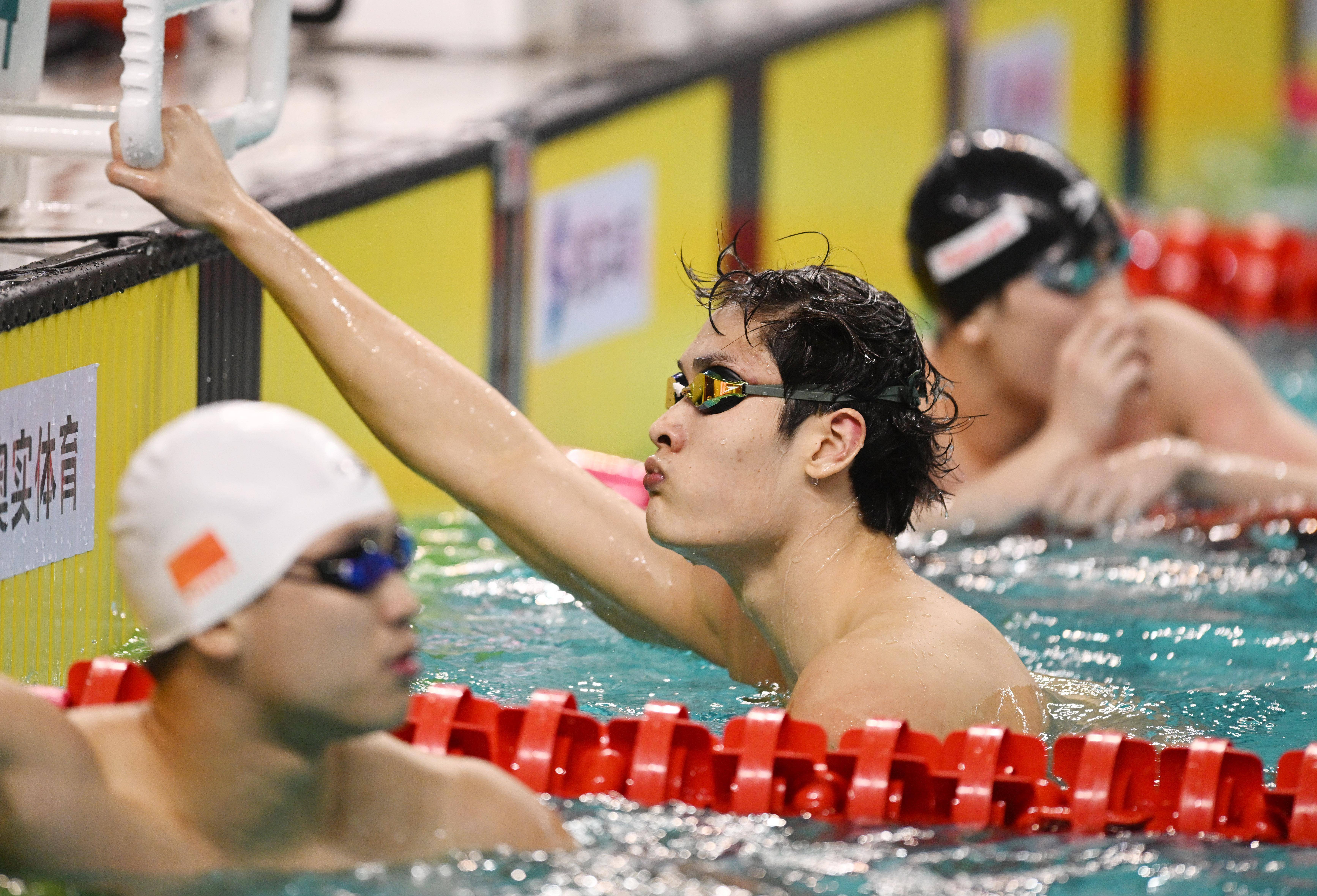 比利时运动员在游泳比赛中取得佳绩，夺得亚军的简单介绍