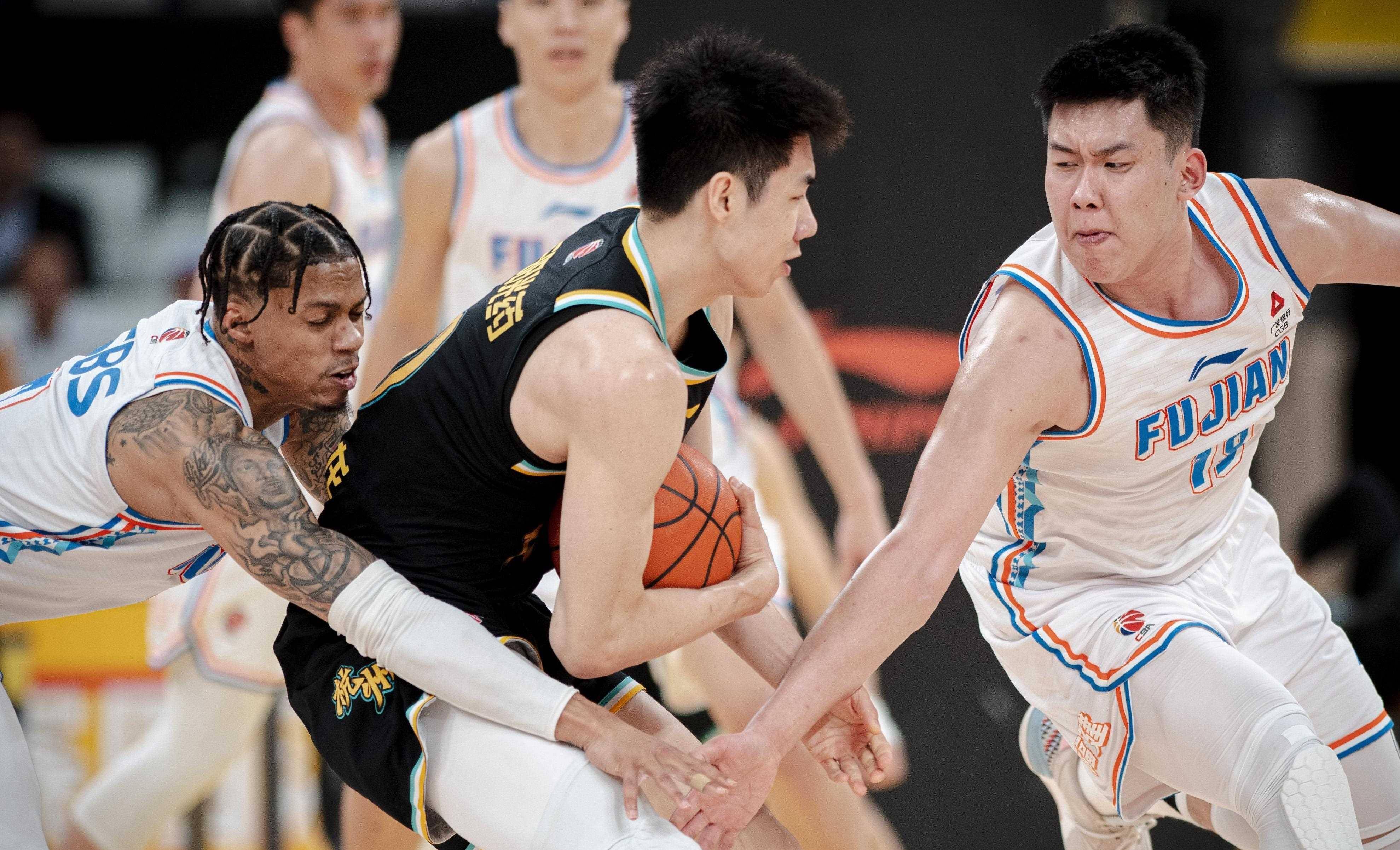 浙江男篮客场不敌广东队，遭受失利
