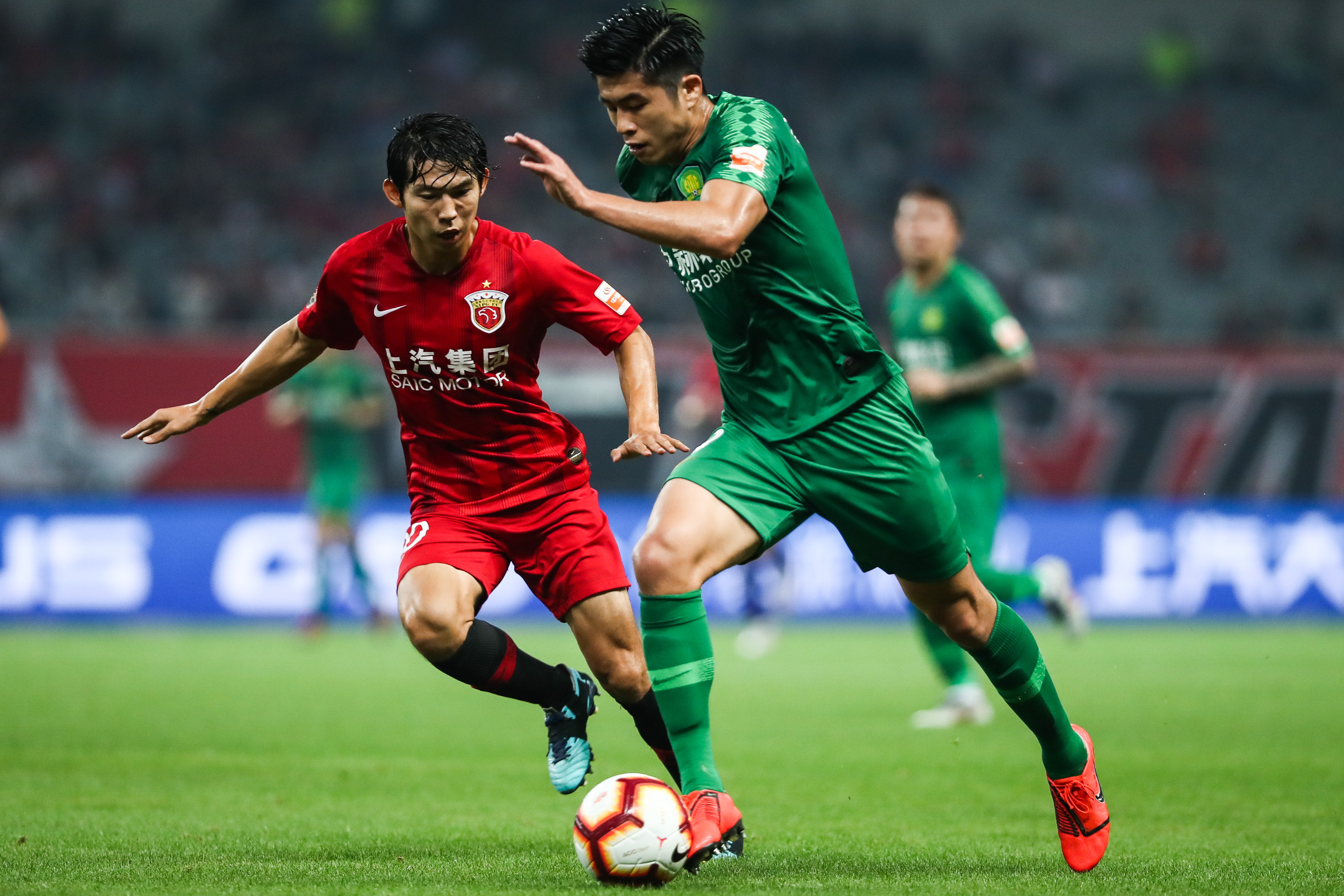 北京国安遭遇艰难比赛，球员全力备战