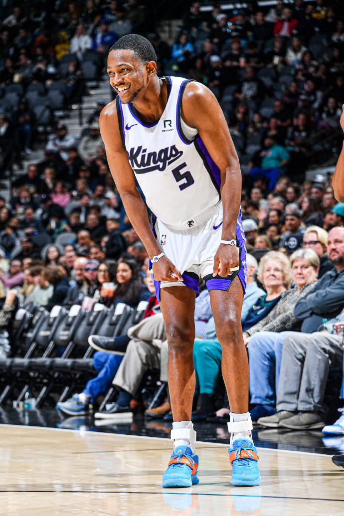 马刺复苏！德罗赞+领军获胜