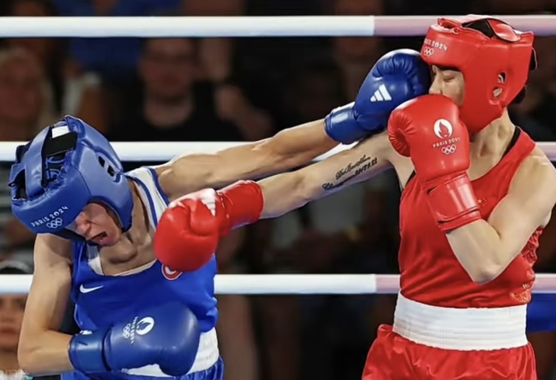 拳击比赛现场报道：选手拳拳到位战绩彪炳的简单介绍