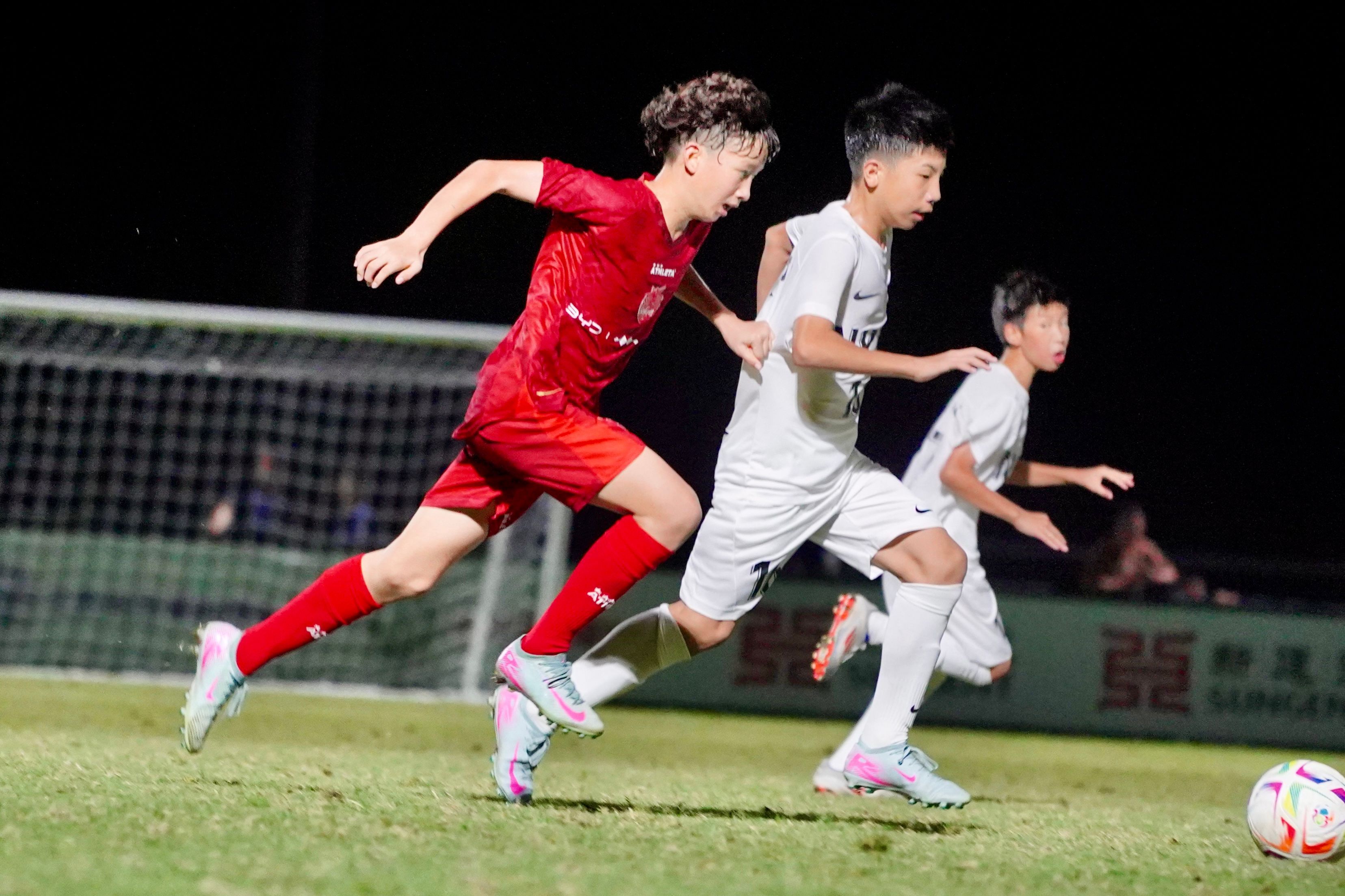 中国足球冲击亚洲巅峰，启程征战国际赛场的简单介绍