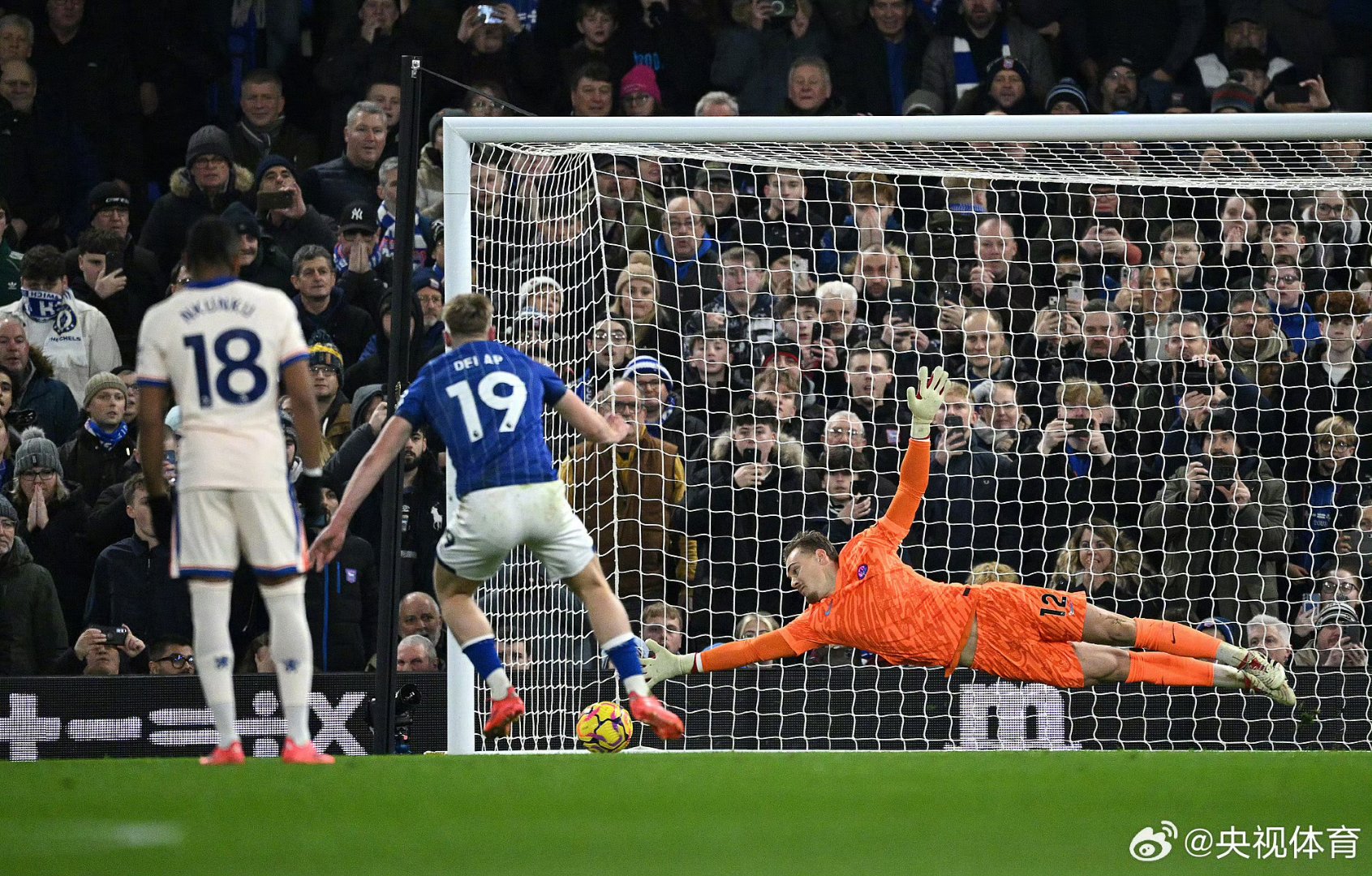 开云体育官网-主场轻松击溃对手，球队气势如虹