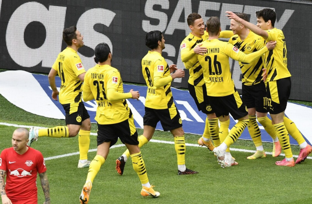 多特蒙德险胜丹麦，阿奎罗绝境逆转