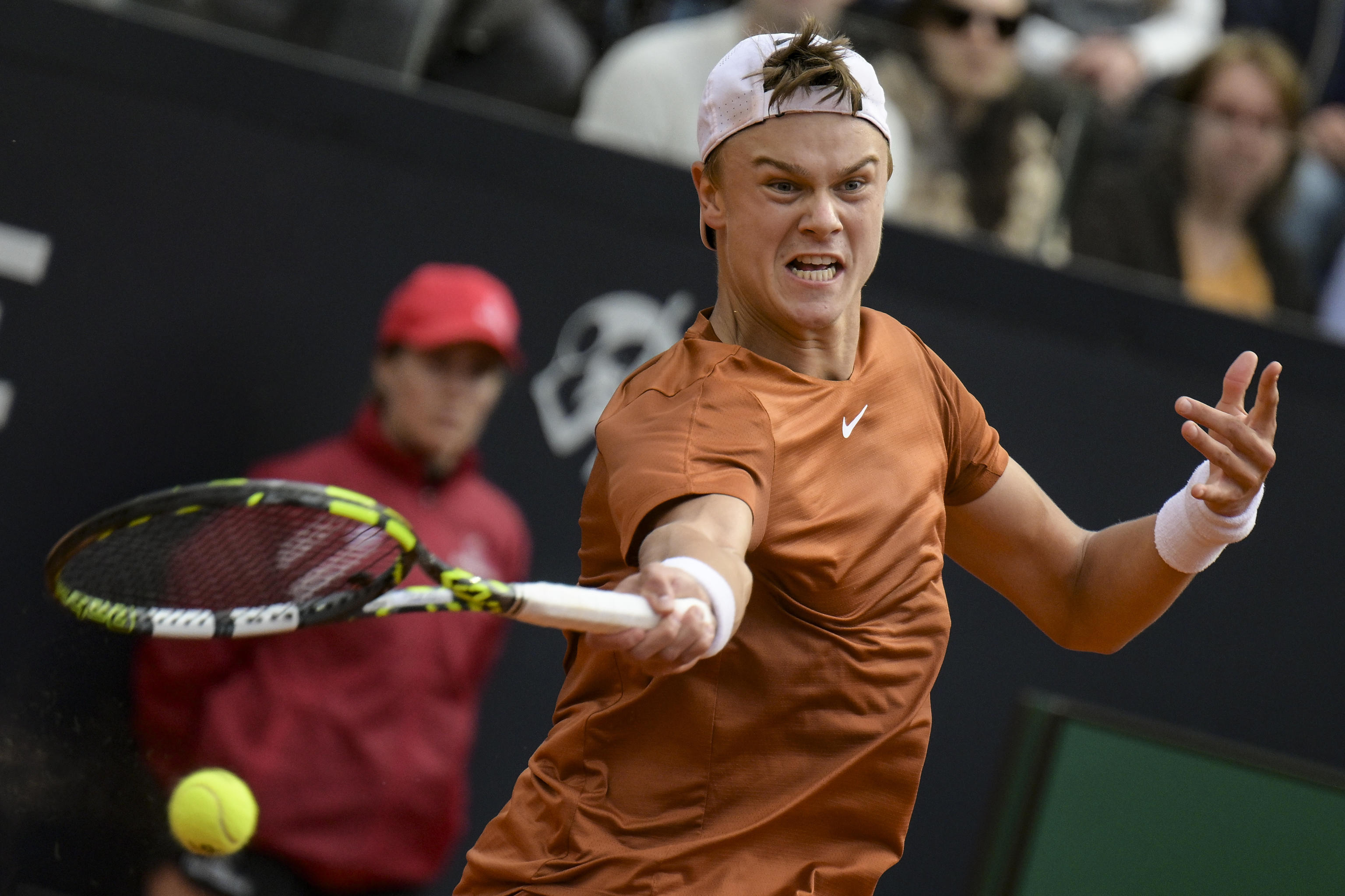 西班牙网球队轻取德国网球队，梅德韦杰夫完成帽子戏法的简单介绍