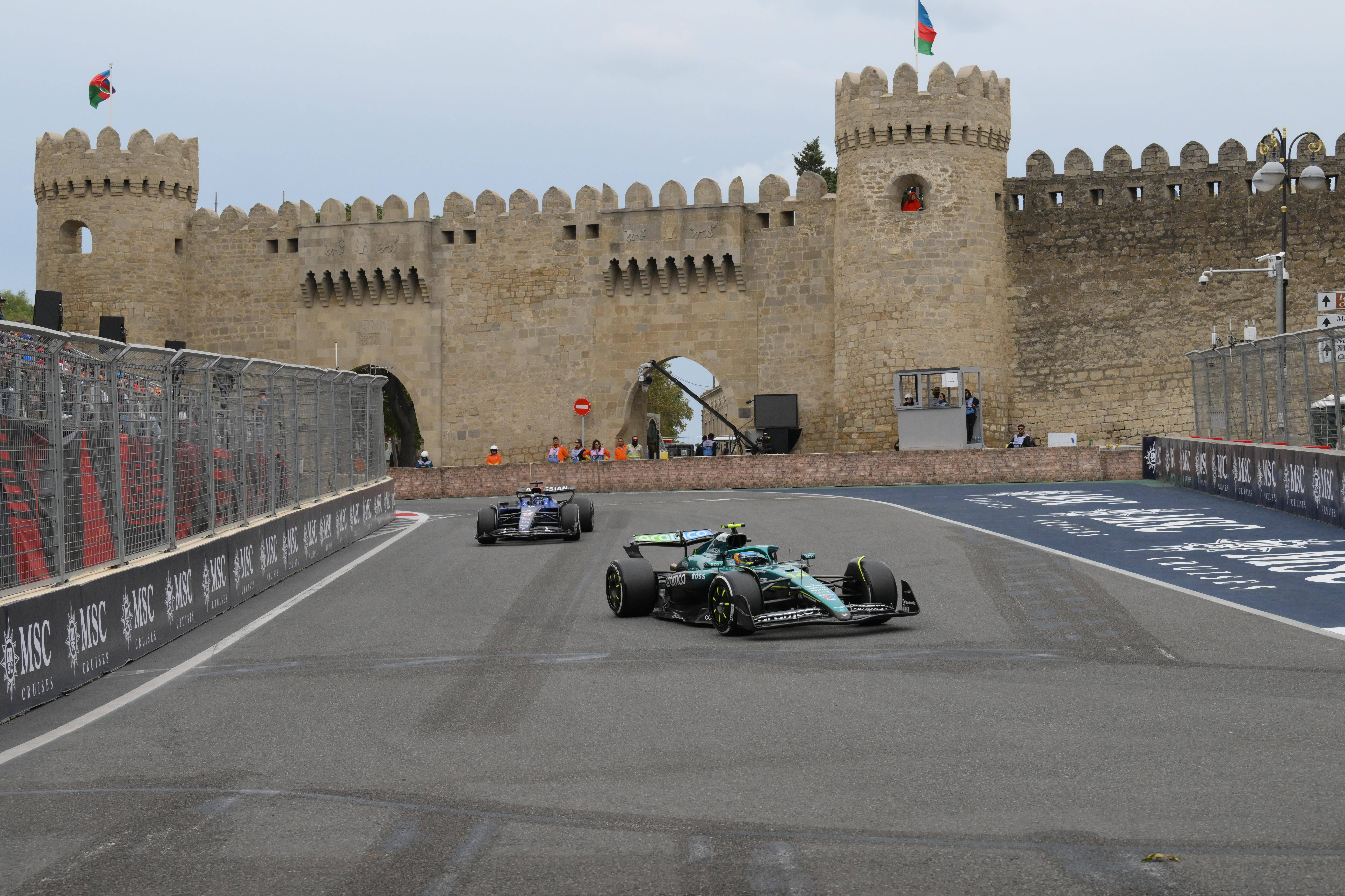 开云体育在线-红牛车队横扫阿斯顿马丁，维斯塔潘统治全场的简单介绍