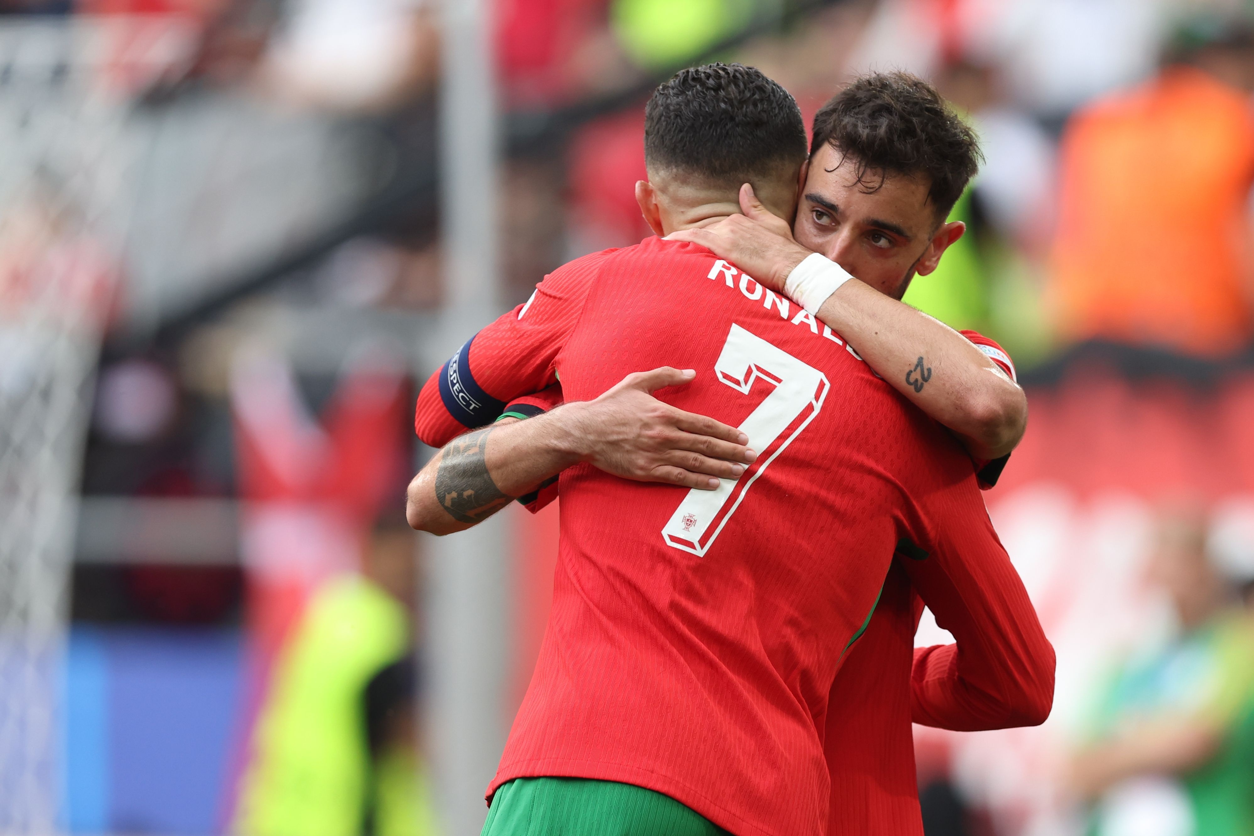 开云APP-瑞士险胜土耳其，C罗状态火热