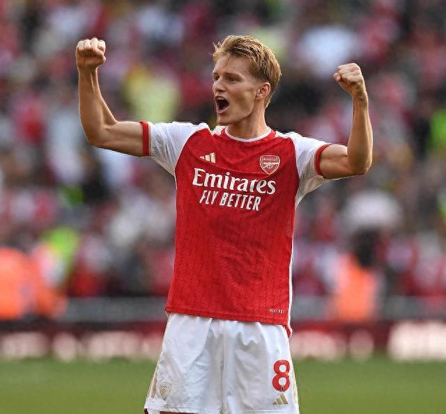 包含里昂逆转美国，拉什福德关键制胜的词条