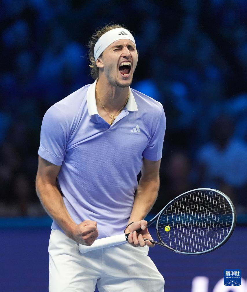 关于拉沃尔杯轻取戴维斯杯，兹维列夫统治全场的信息