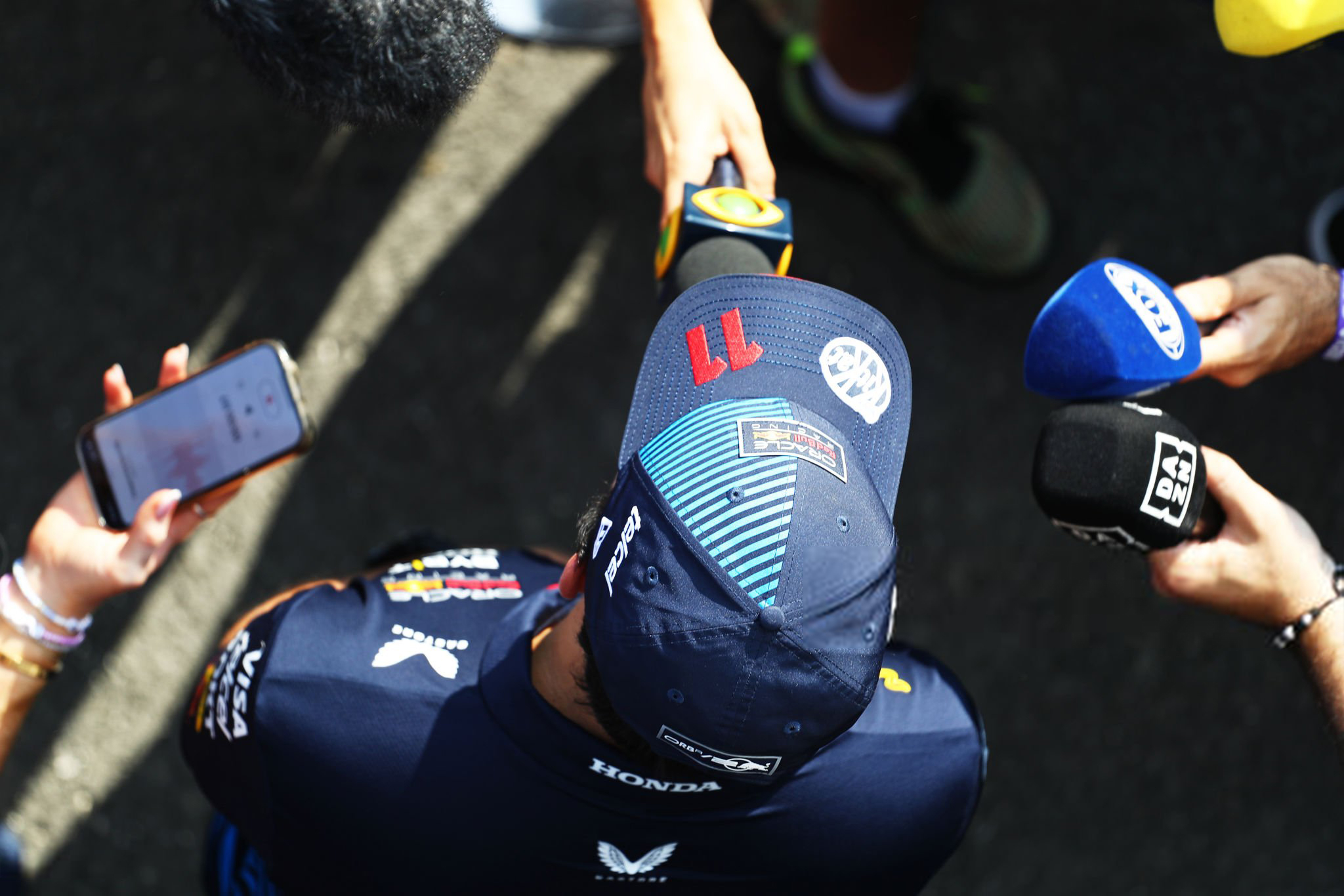 开云体育下载-红牛车队鏖战梅赛德斯，佩雷兹关键制胜的简单介绍