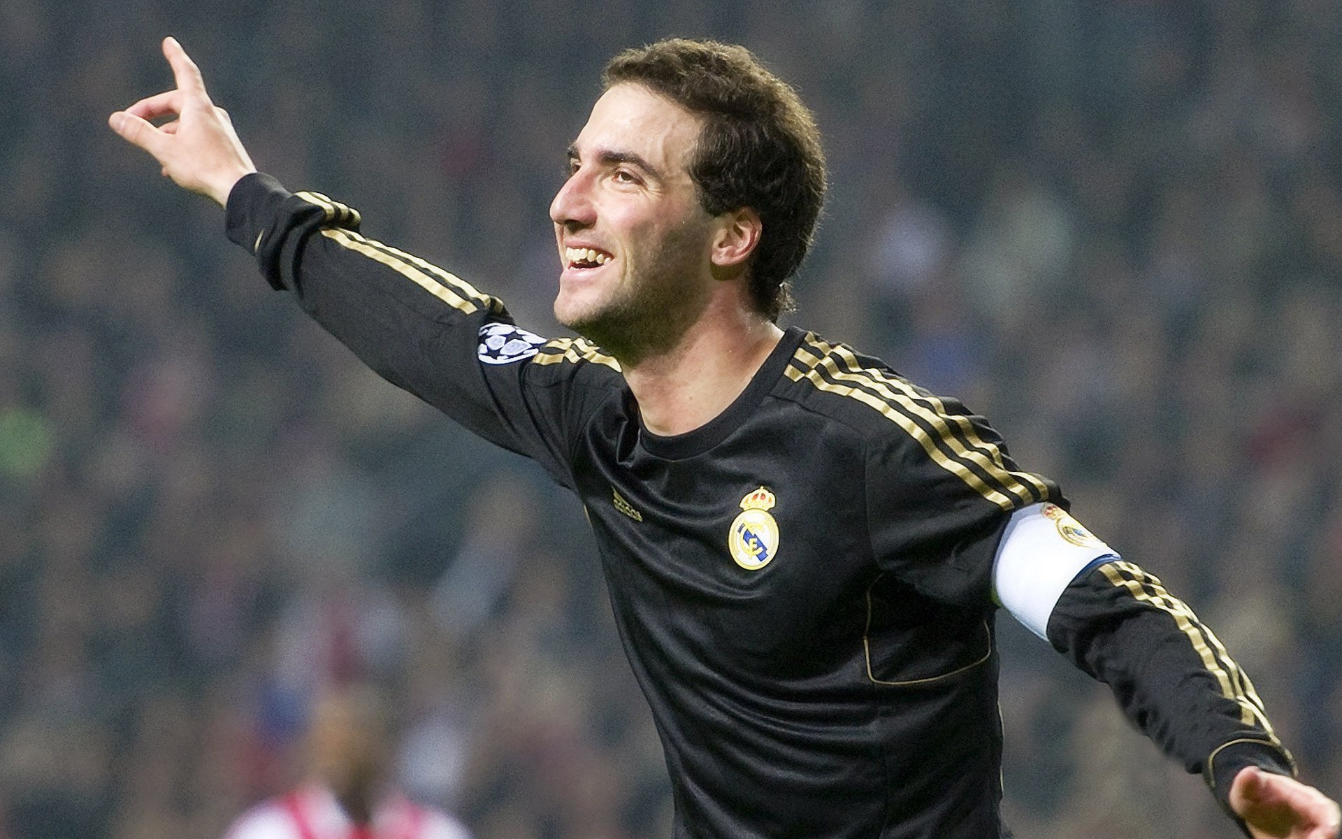 从洪都拉斯生死战到曼联关键先生，阿尔瓦雷斯的双重足球人生