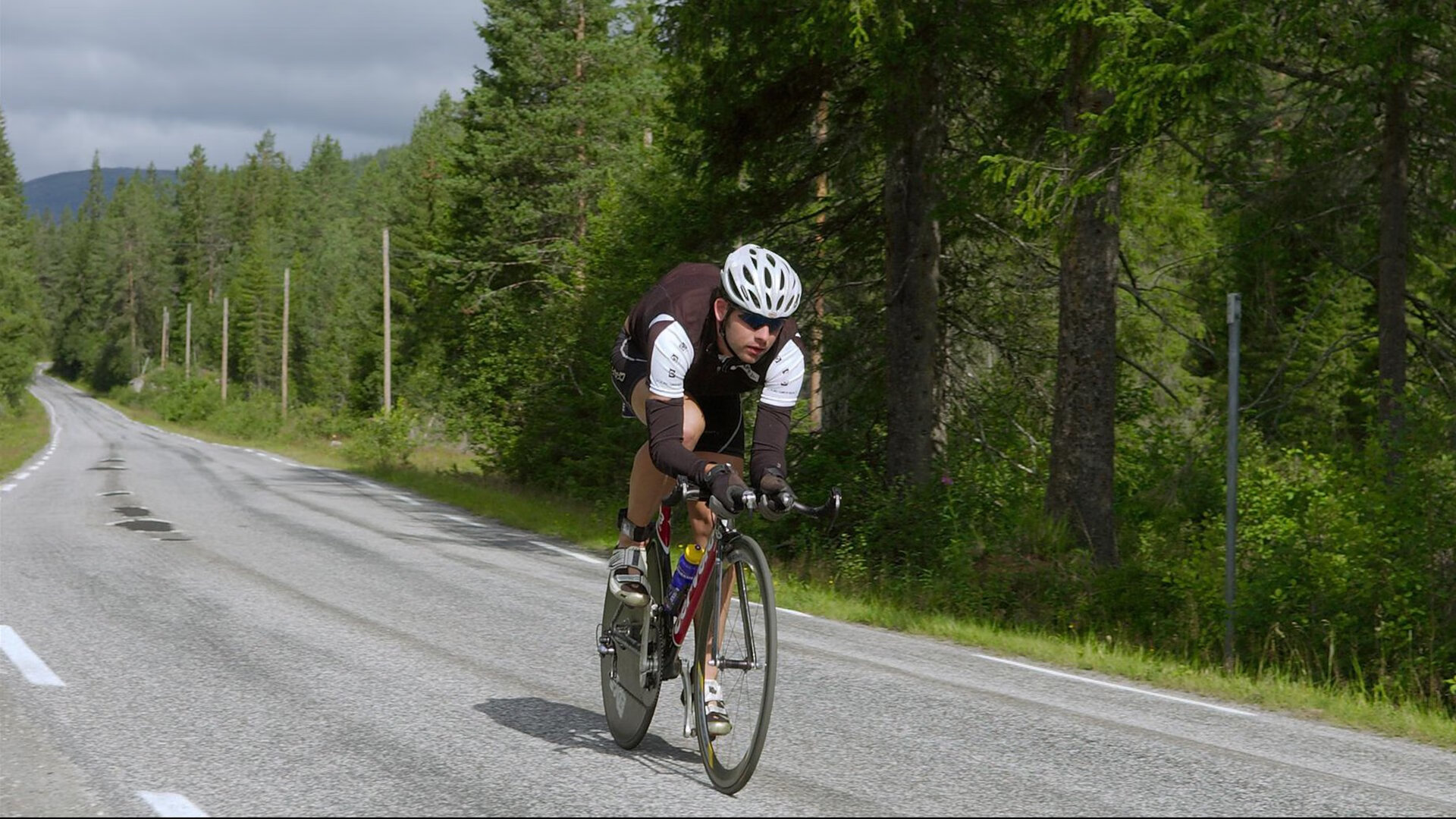 欧冠半决赛之夜，本泽马一剑封喉，皇马再续传奇